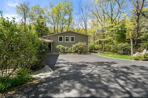 6 Split Oak Drive East Norwich NY 11732