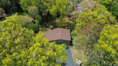 6 Split Oak Drive East Norwich NY 11732