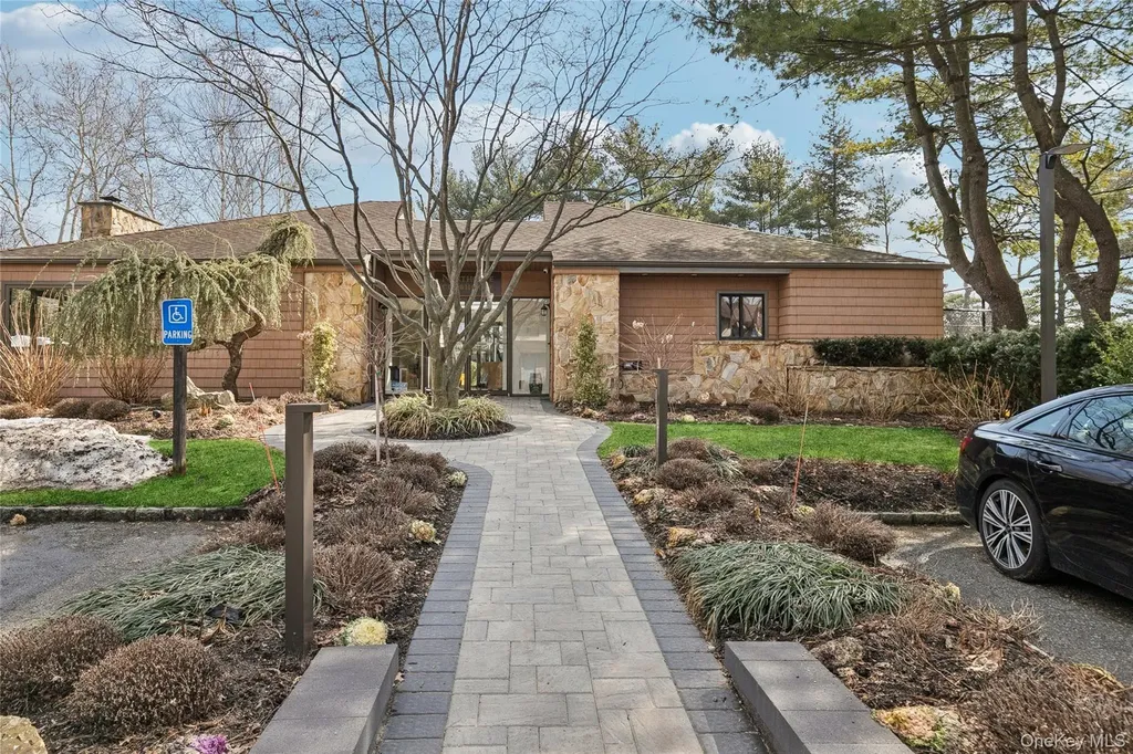 87 Northgate Circle Melville NY 11747