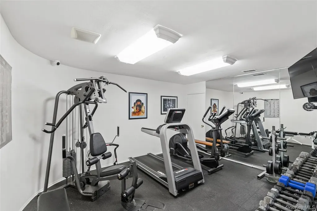 87 Northgate Circle Melville NY 11747