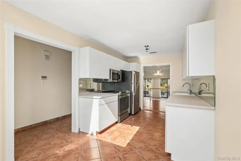 87 Northgate Circle Melville NY 11747