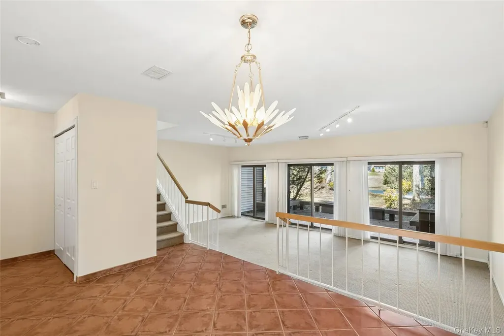 87 Northgate Circle Melville NY 11747