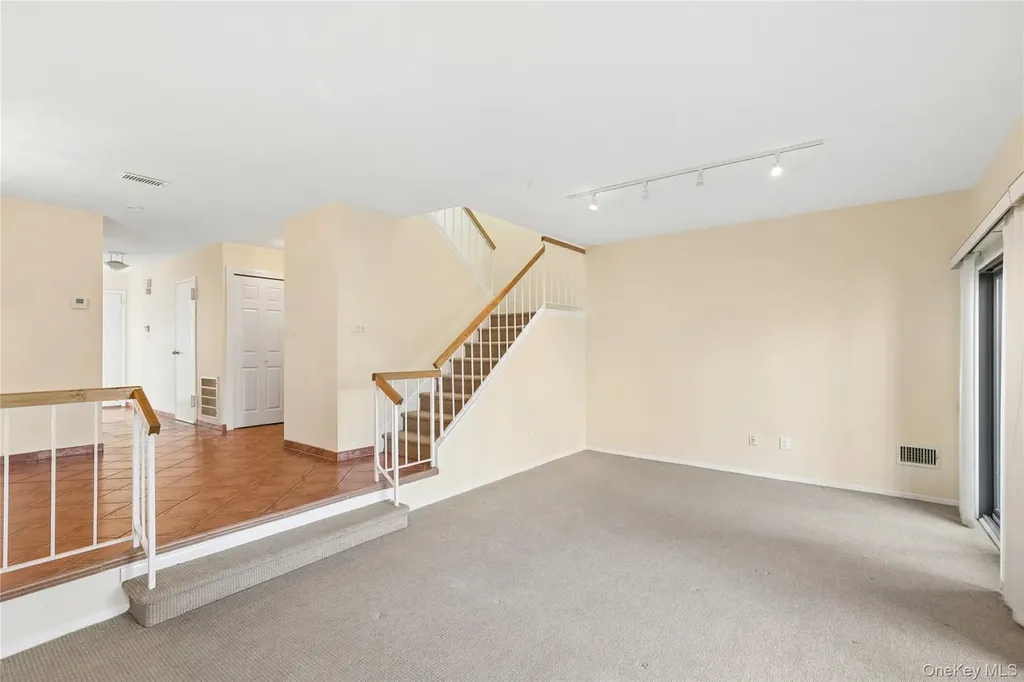 87 Northgate Circle Melville NY 11747
