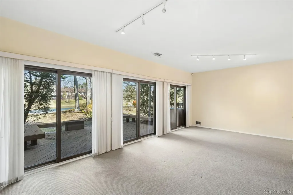 87 Northgate Circle Melville NY 11747