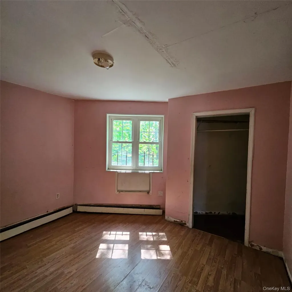 1754 Givan Avenue Bronx NY 10469