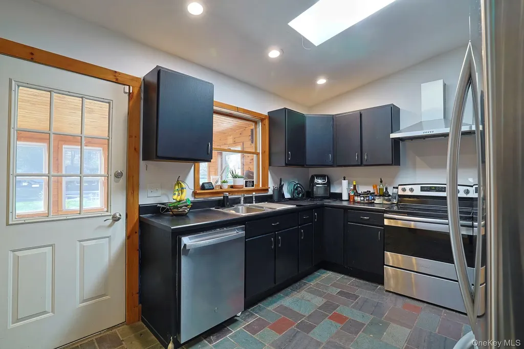 1666 Main Street Pleasant Valley NY 12569
