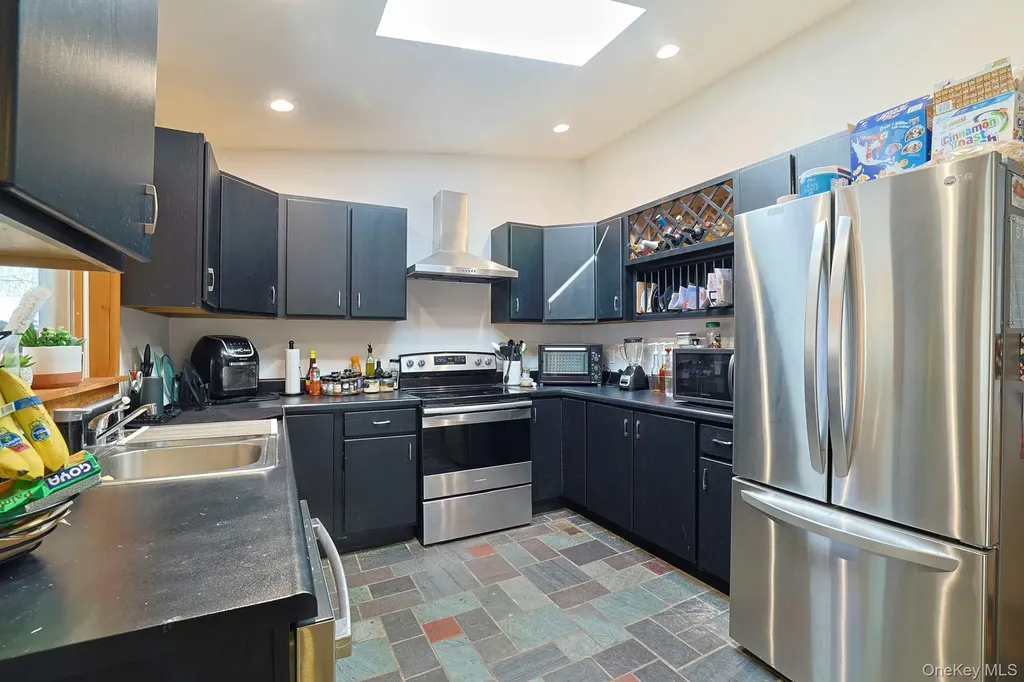 1666 Main Street Pleasant Valley NY 12569