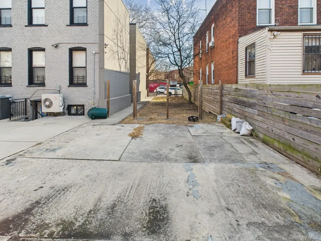 682 Hendrix Street Brooklyn NY 11207
