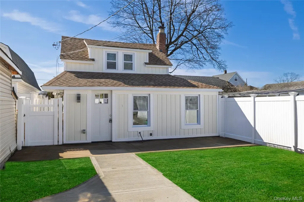 237 Porterfield Place Freeport NY 11520