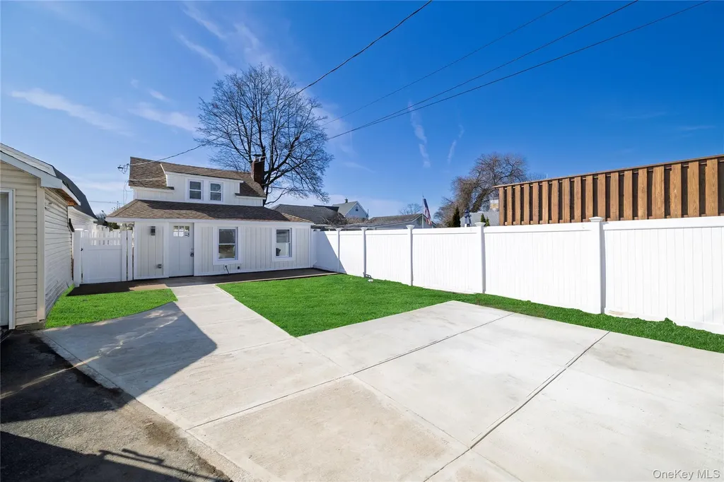 237 Porterfield Place Freeport NY 11520