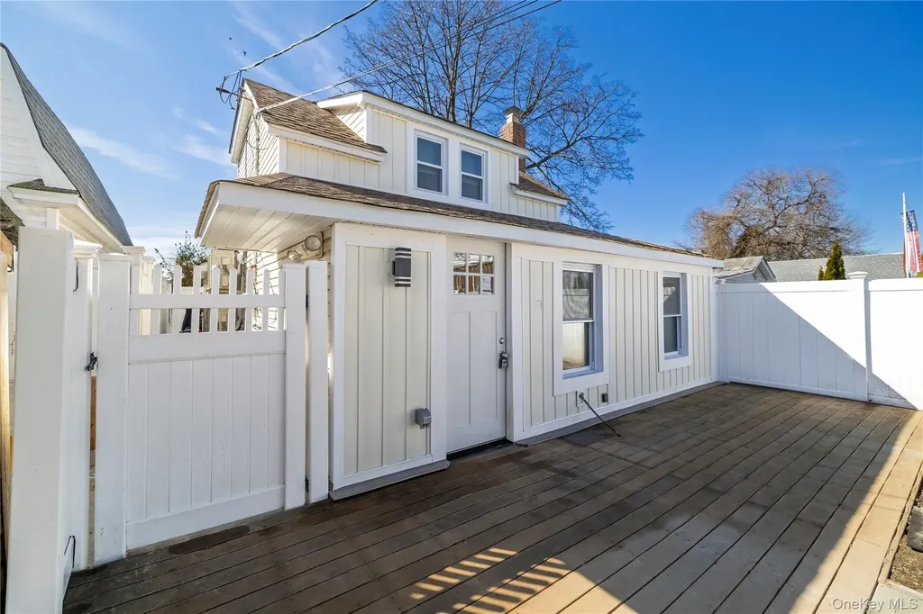 237 Porterfield Place Freeport NY 11520