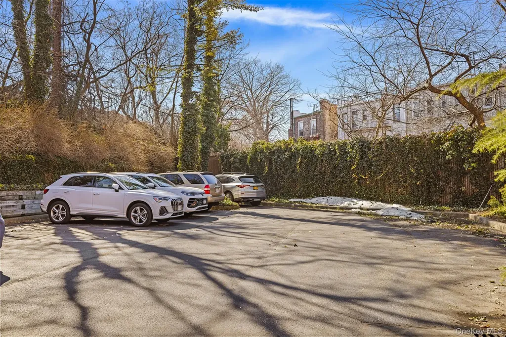 61-20 71 Avenue Ridgewood NY 11385