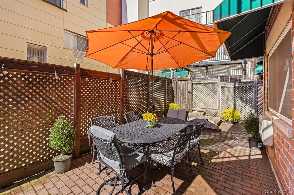 61-20 71 Avenue Ridgewood NY 11385
