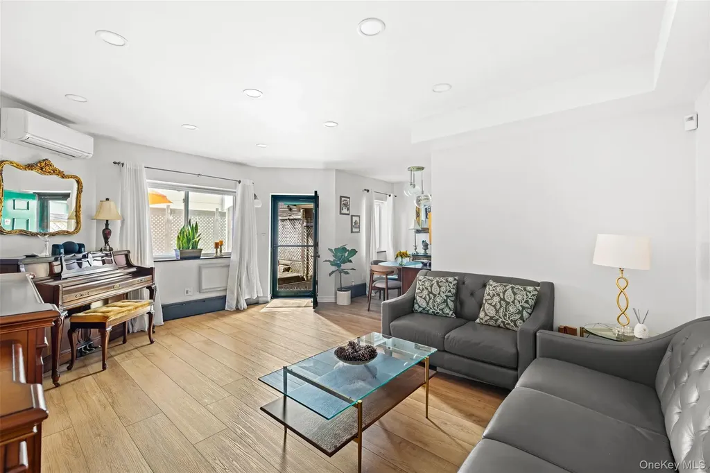 61-20 71 Avenue Ridgewood NY 11385