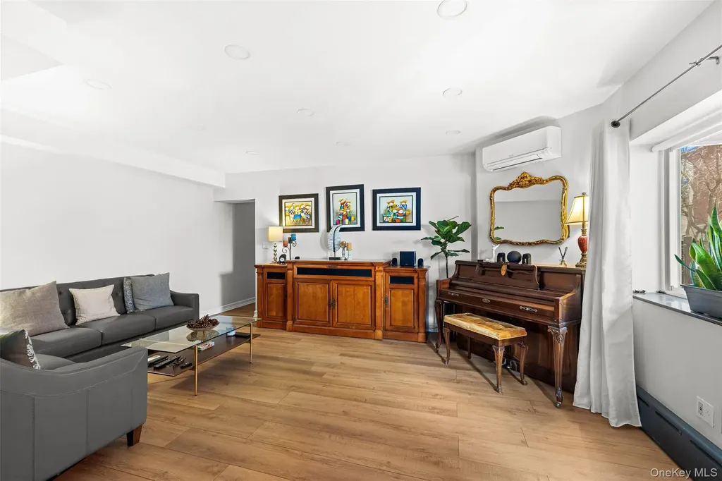 61-20 71 Avenue Ridgewood NY 11385