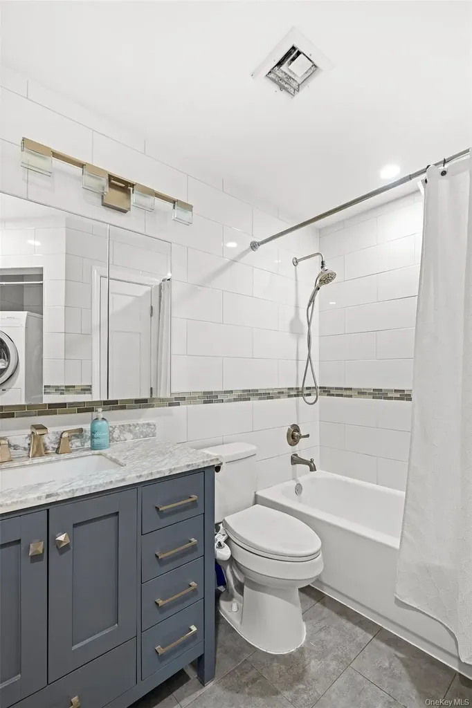 61-20 71 Avenue Ridgewood NY 11385