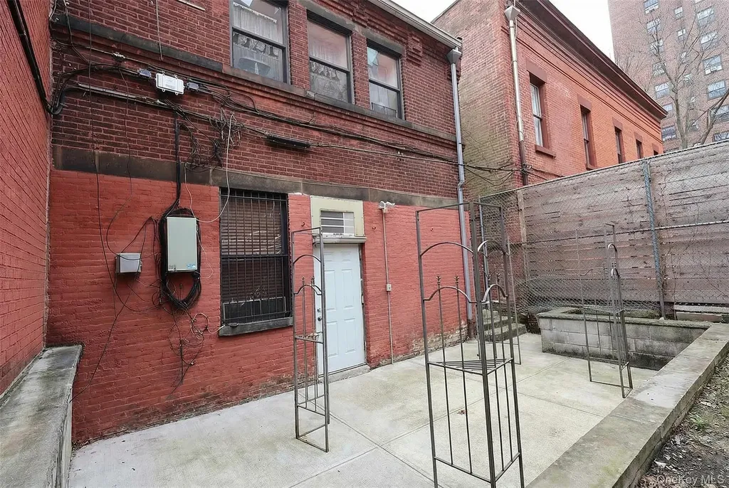 304 Waverly Avenue Brooklyn NY 11205