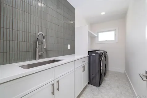 8 Van Cott Place North Bellmore NY 11710