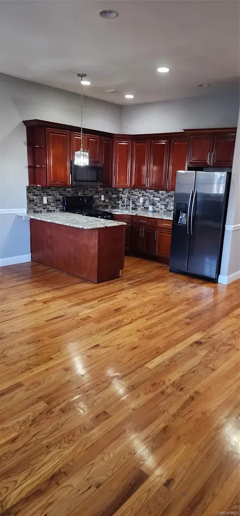 88 Hemlock Brooklyn NY 11208