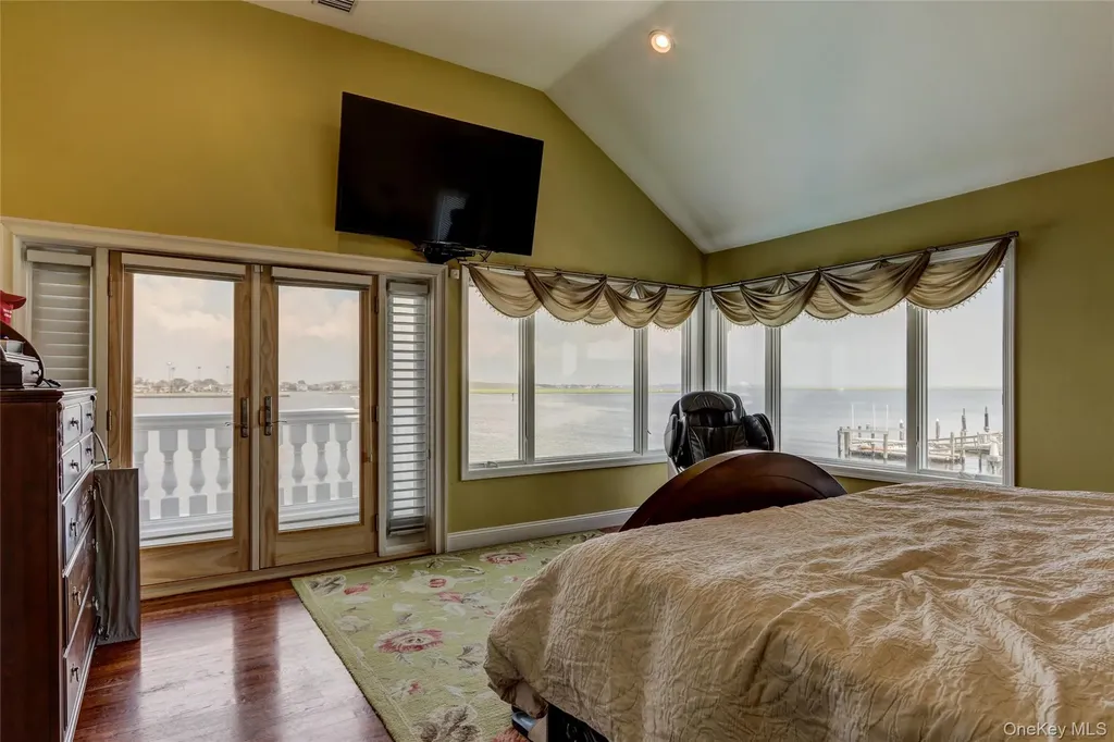 609 E Bay Drive Long Beach NY 11561