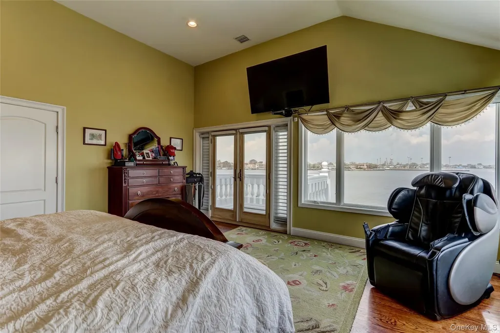 609 E Bay Drive Long Beach NY 11561