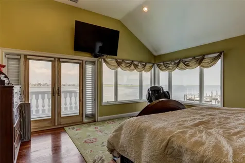609 E Bay Drive Long Beach NY 11561