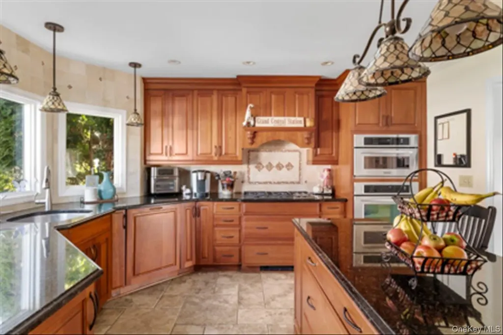 129 Bishop Lane Holbrook NY 11741