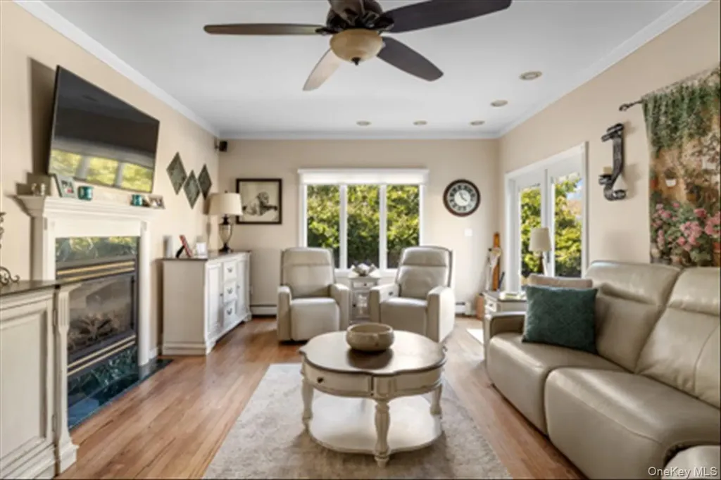 129 Bishop Lane Holbrook NY 11741