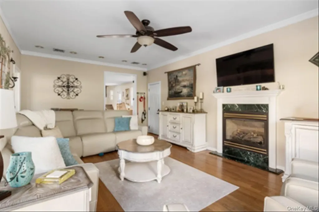 129 Bishop Lane Holbrook NY 11741