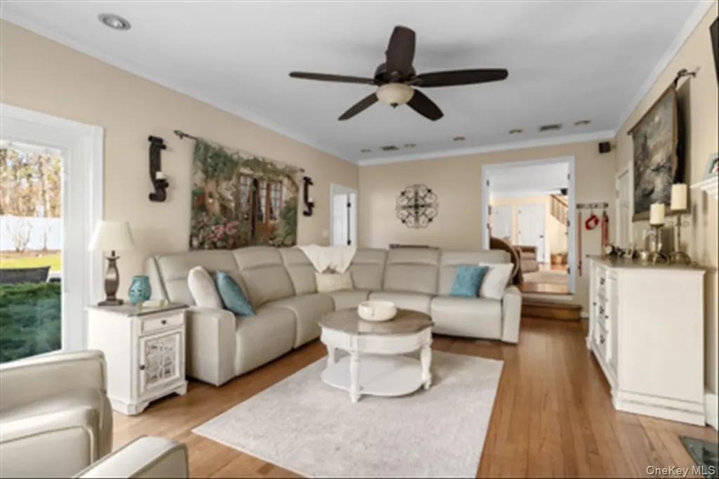 129 Bishop Lane Holbrook NY 11741
