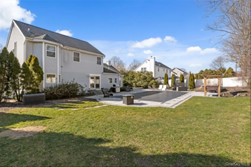 129 Bishop Lane Holbrook NY 11741