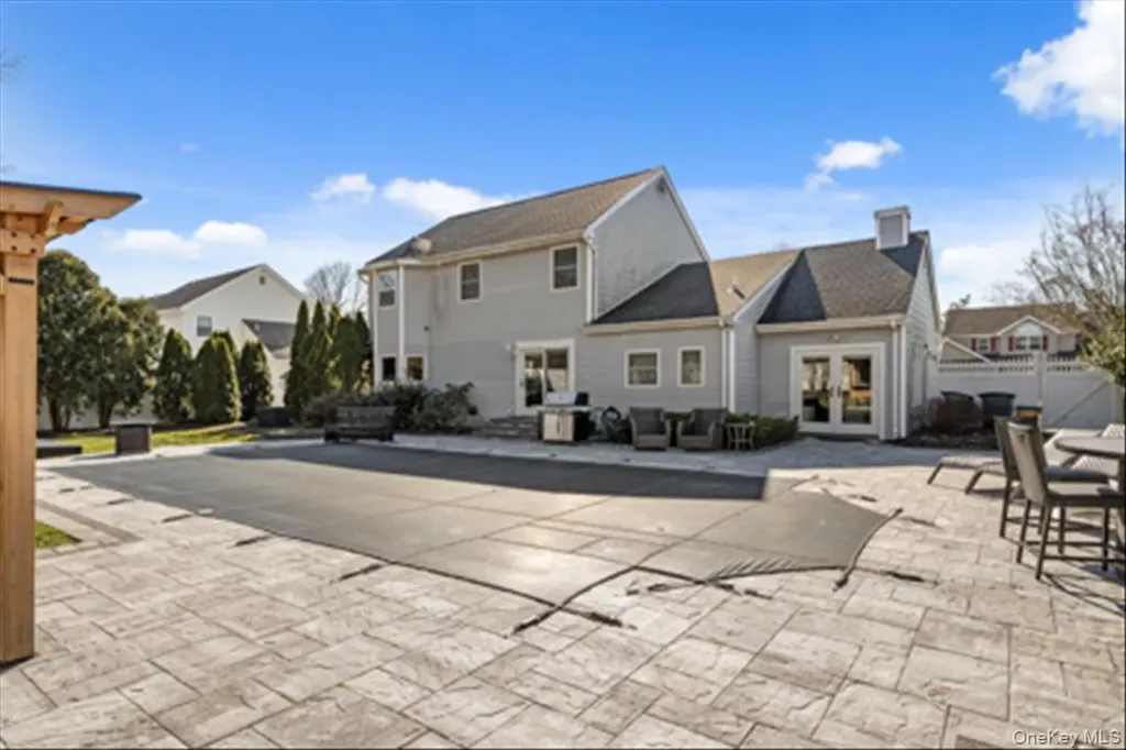 129 Bishop Lane Holbrook NY 11741