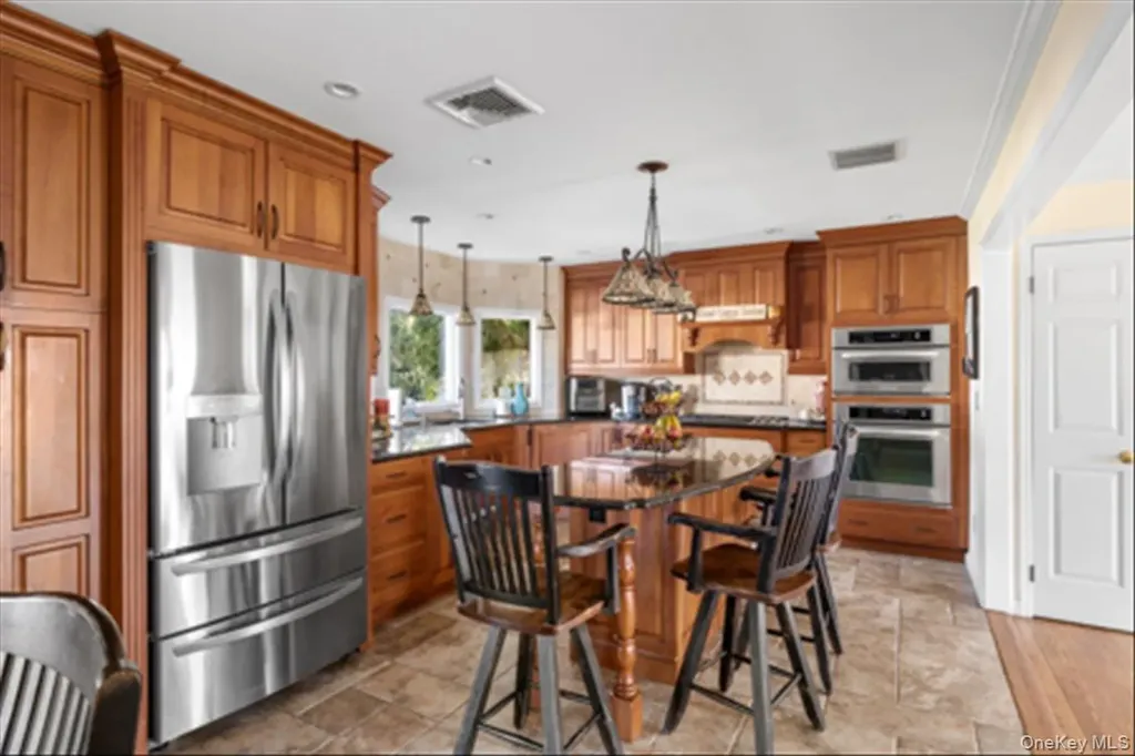 129 Bishop Lane Holbrook NY 11741