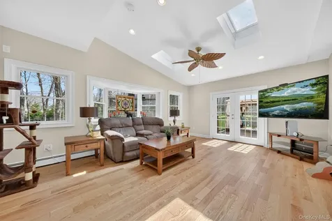 517 Elizabeth Road Yorktown Heights NY 10598