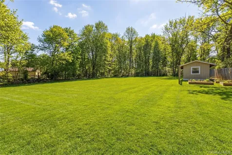 517 Elizabeth Road Yorktown Heights NY 10598