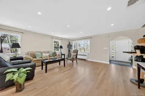 517 Elizabeth Road Yorktown Heights NY 10598