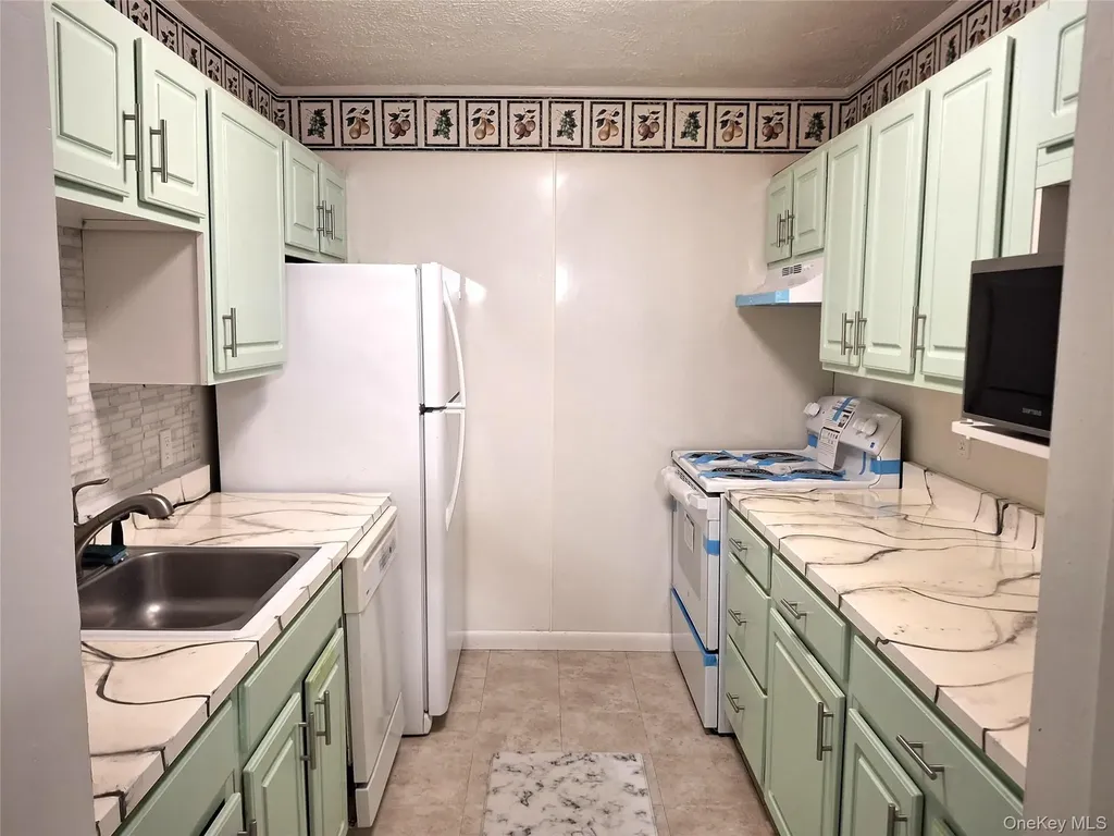 18 White Gate Drive Wappingers Falls NY 12590