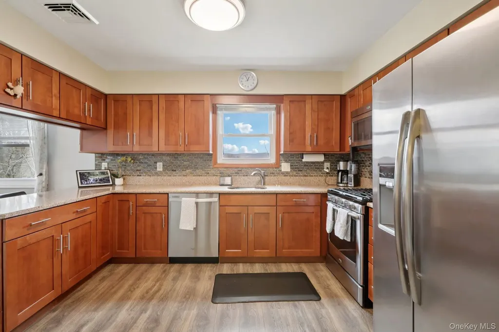 335 Oak Drive New Windsor NY 12553