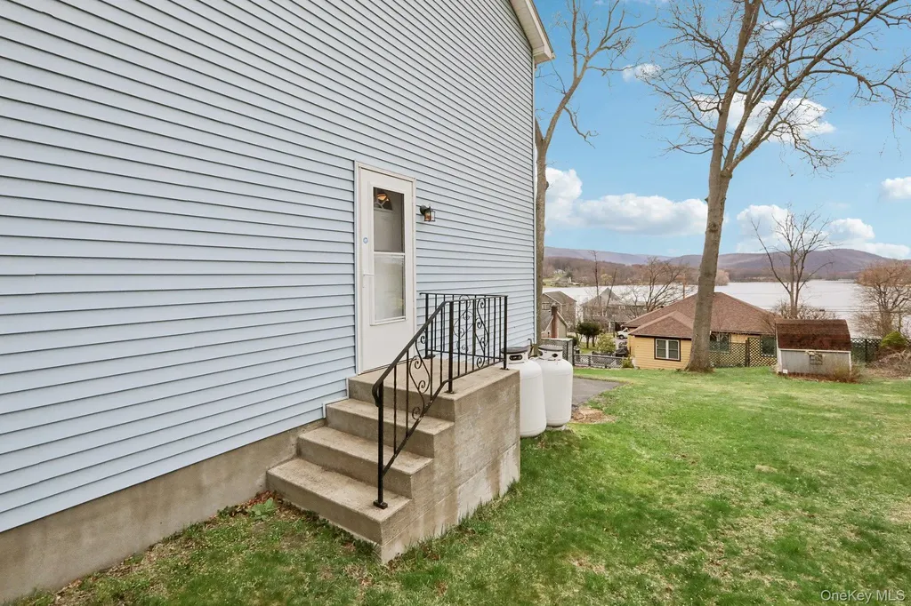 335 Oak Drive New Windsor NY 12553