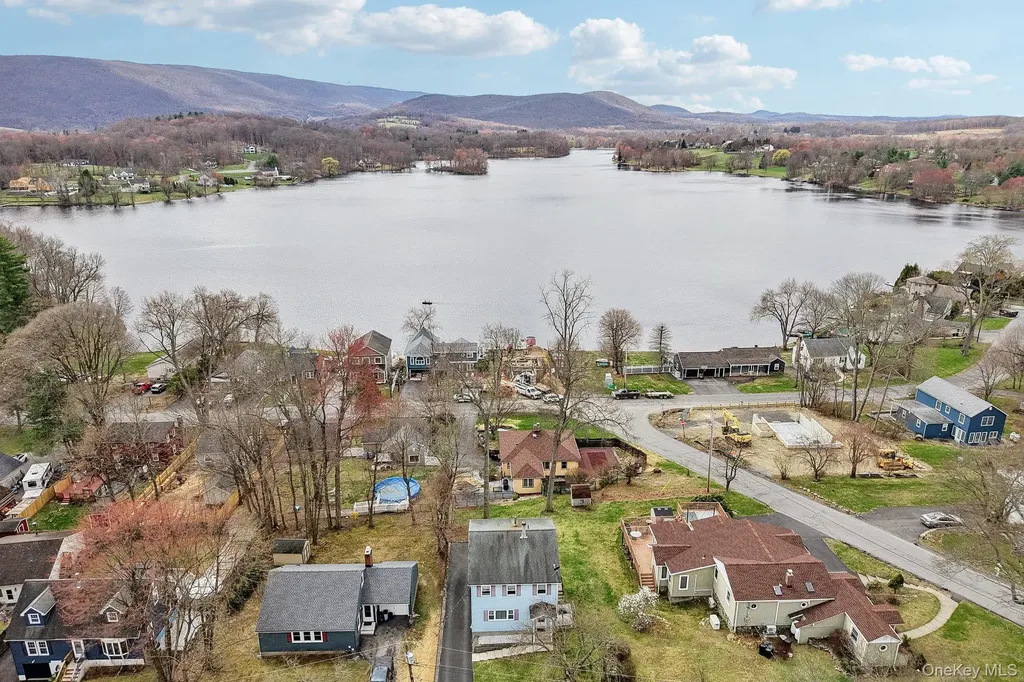 335 Oak Drive New Windsor NY 12553