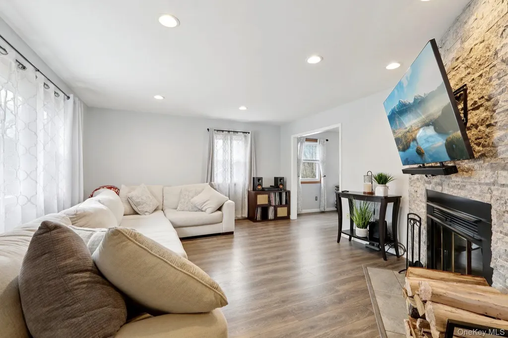 335 Oak Drive New Windsor NY 12553