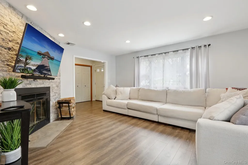 335 Oak Drive New Windsor NY 12553