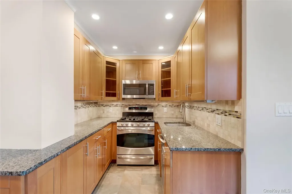 1213 Avenue Z Brooklyn NY 11235
