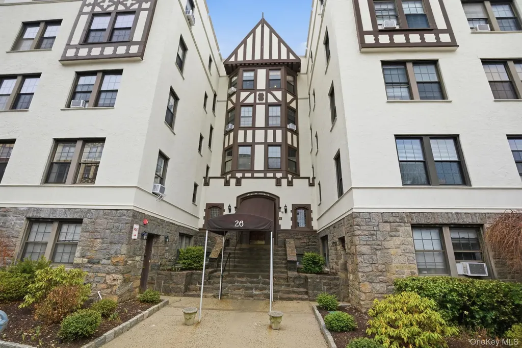 26 W Pondfield Road Bronxville NY 10708