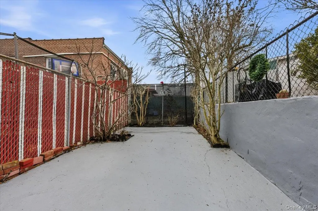 1260 Adee Avenue Bronx NY 10469