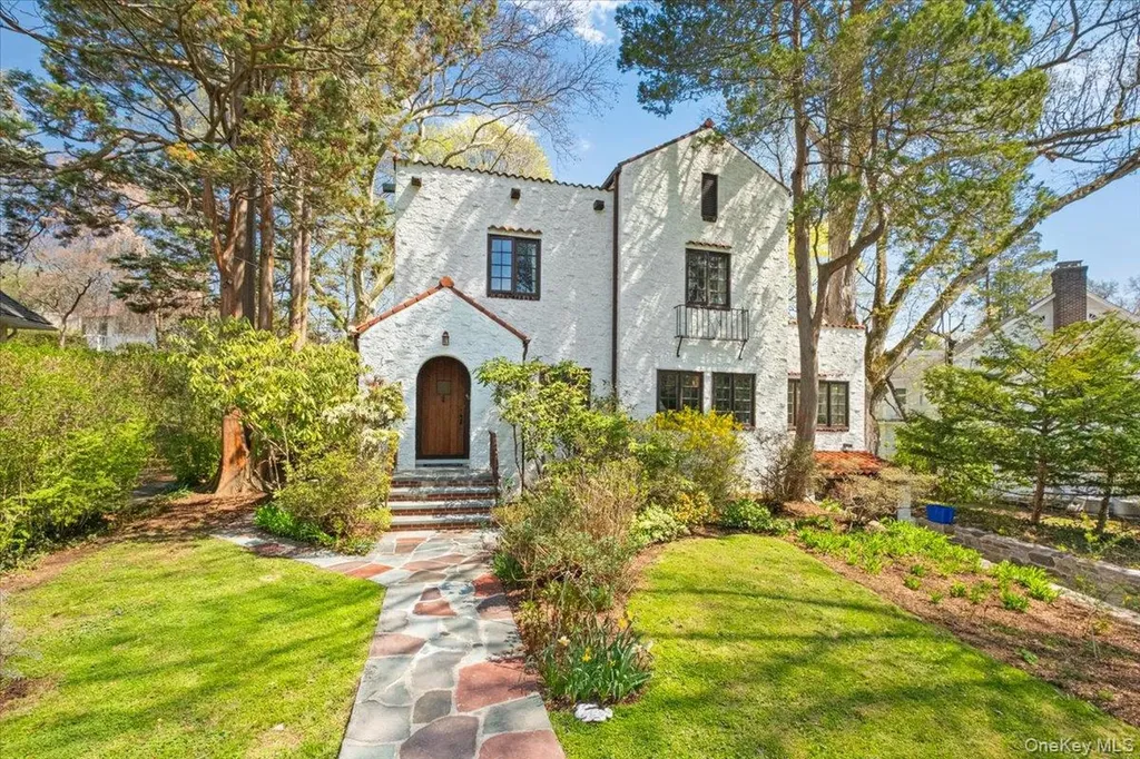 40 Lookout Circle Larchmont NY 10538