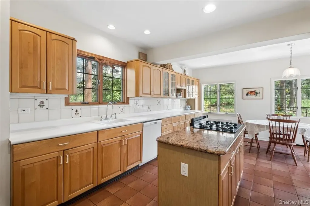 40 Lookout Circle Larchmont NY 10538