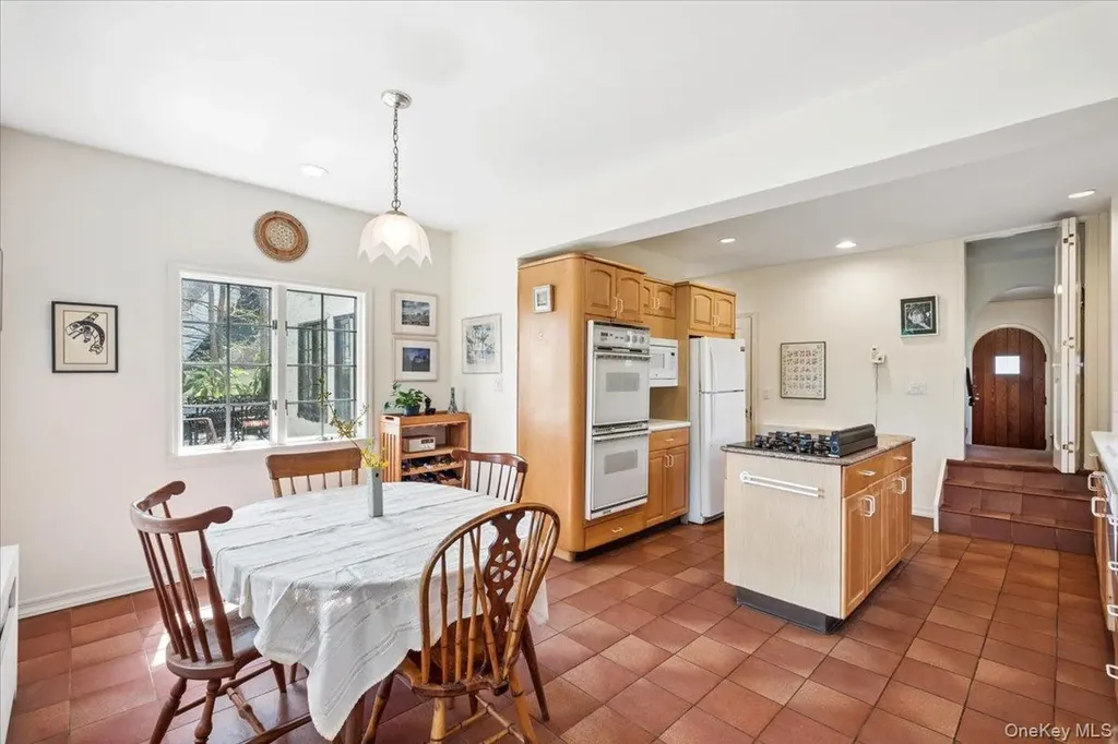 40 Lookout Circle Larchmont NY 10538