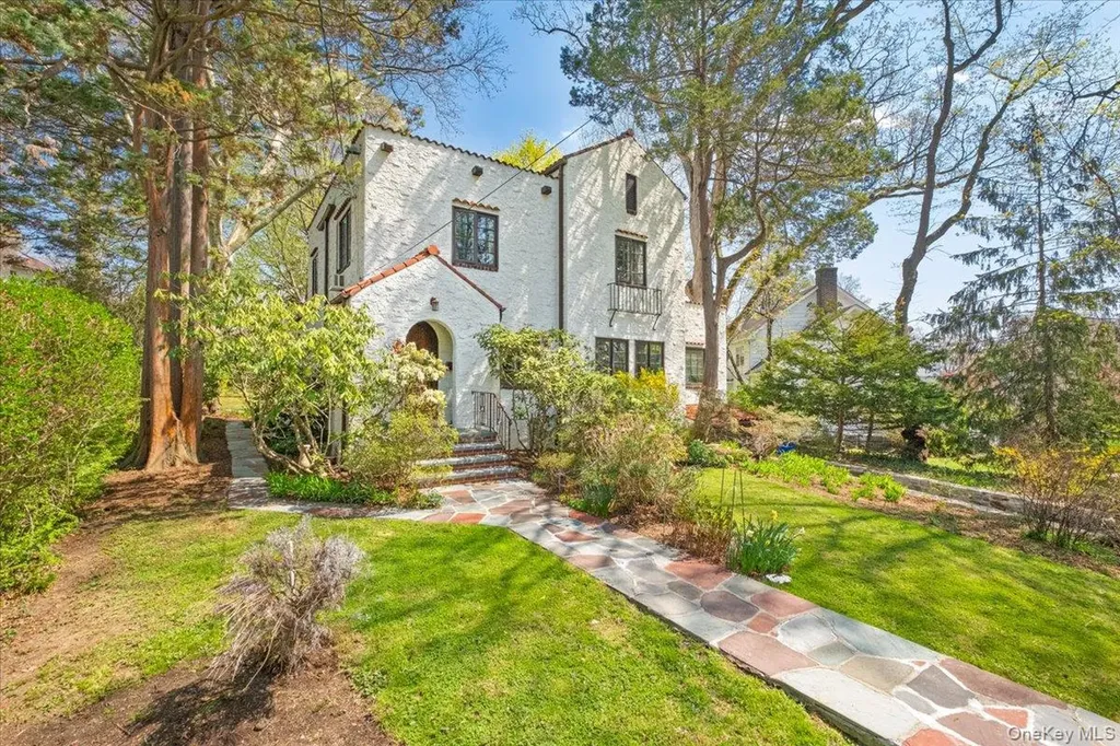 40 Lookout Circle Larchmont NY 10538