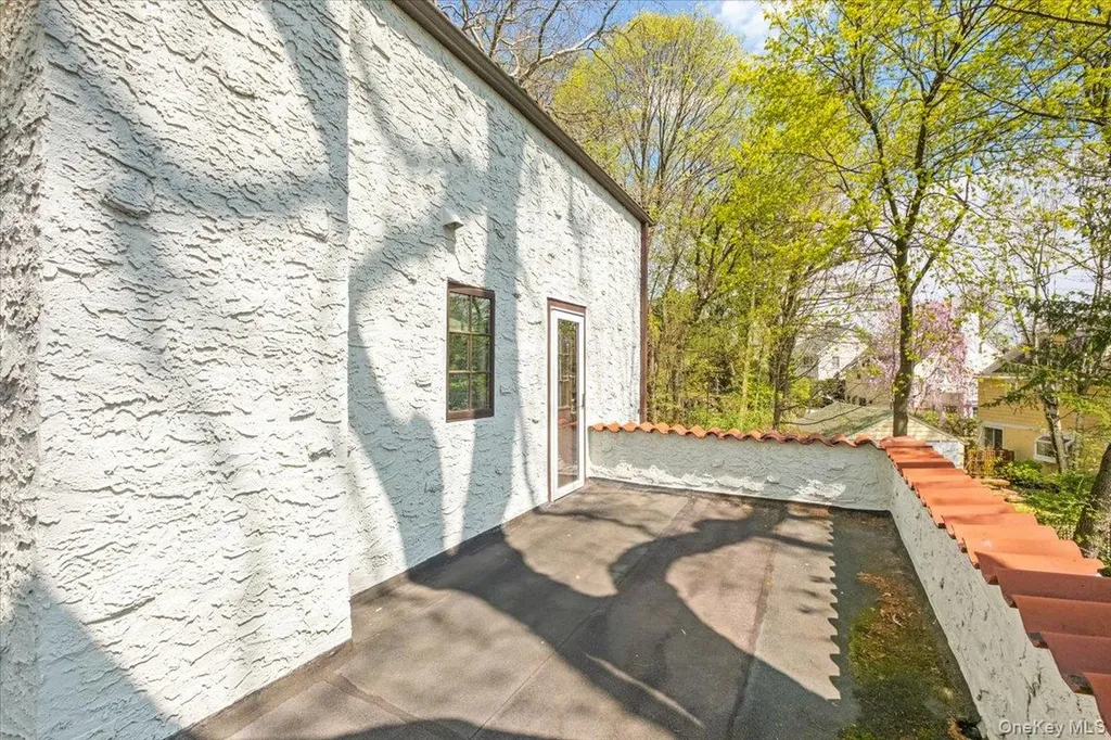 40 Lookout Circle Larchmont NY 10538
